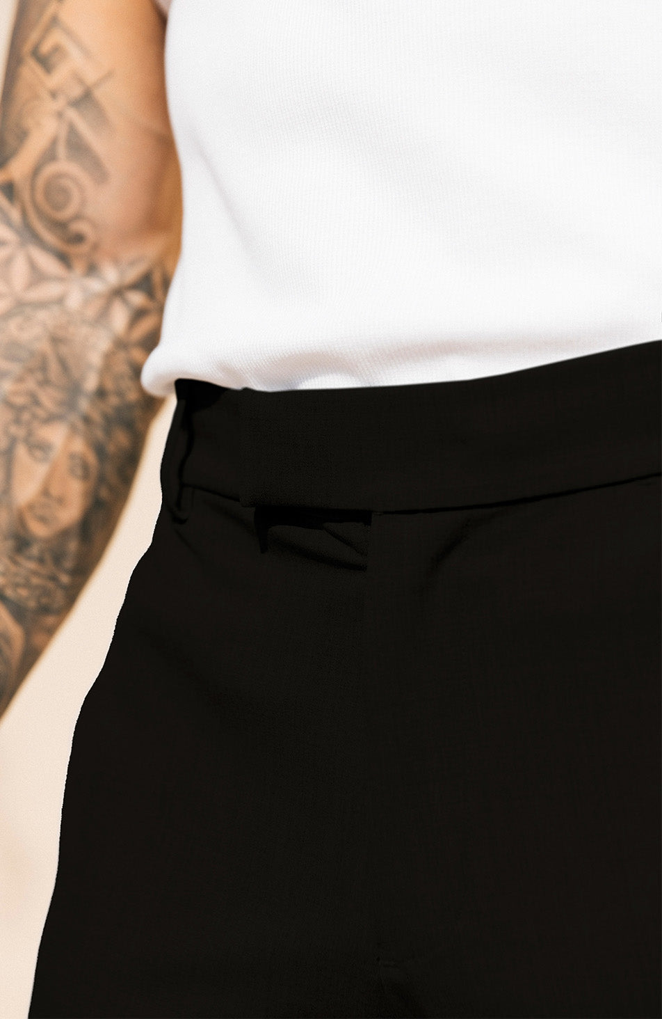 Aster Tailored Stretch Fit Short in Black