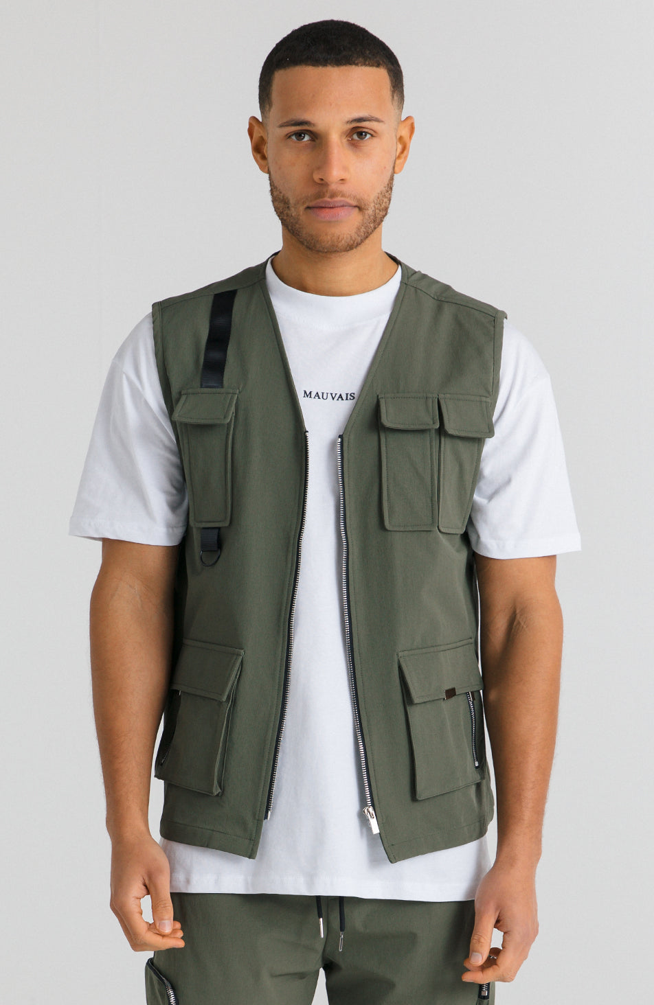 Utility Cargo Vest in Khaki