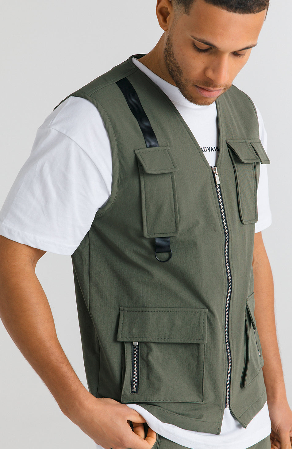 Utility Cargo Vest in Khaki