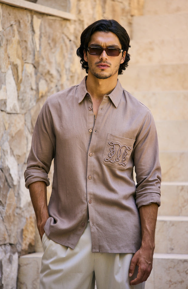 Model is 5'11 with a chest 38", wearing size M