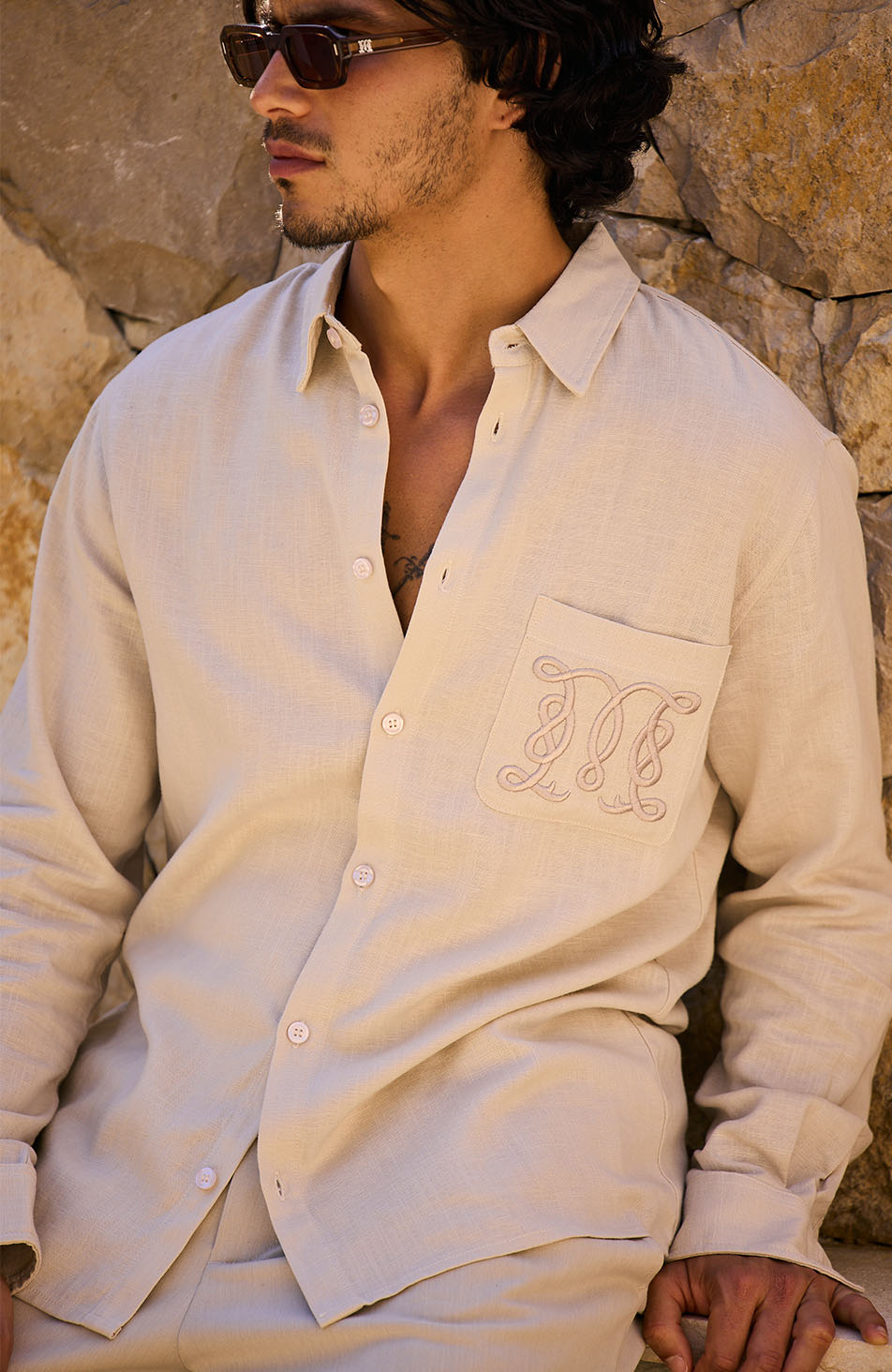 Model is 5'11 with a chest 38", wearing size M