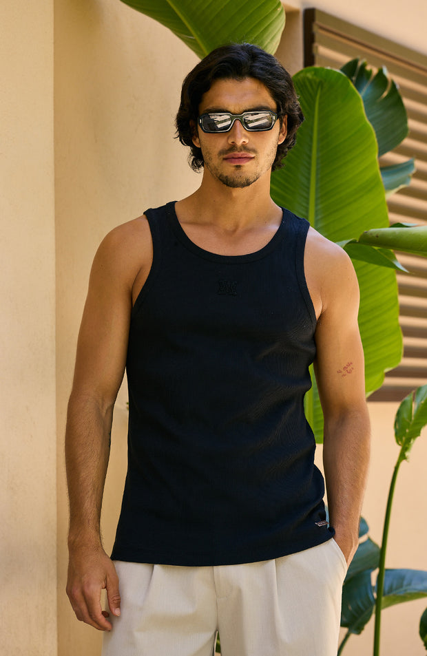 Model is 5'11 with a chest 38", wearing size M