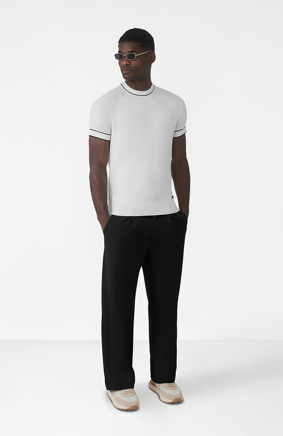 Como Relaxed Fit Pleated Tailored Trousers in Black