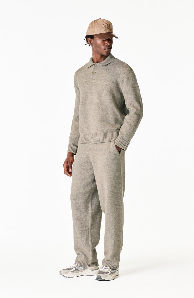 Model is 6'2 with a waist 30", wearing W32