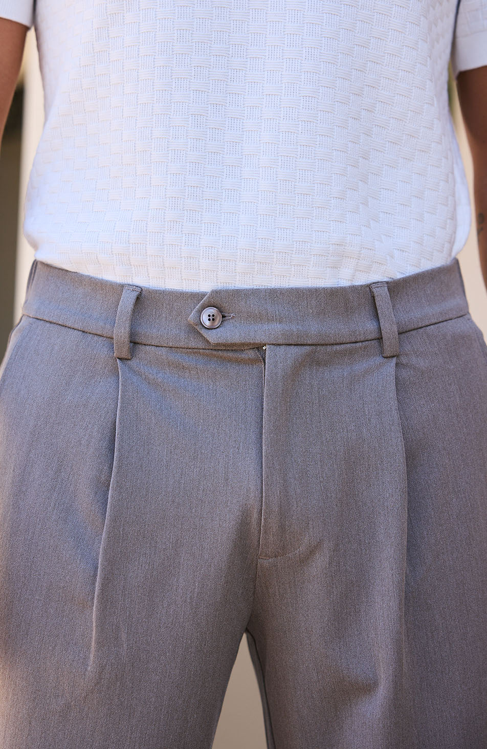 Como Relaxed Fit Pleated Tailored Trouser in Taupe
