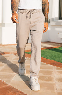 Model is 5'10 wearing size W30