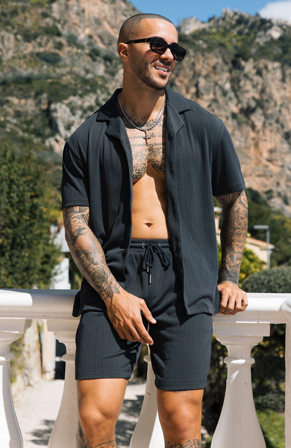 Model is 5'10 wearing W30