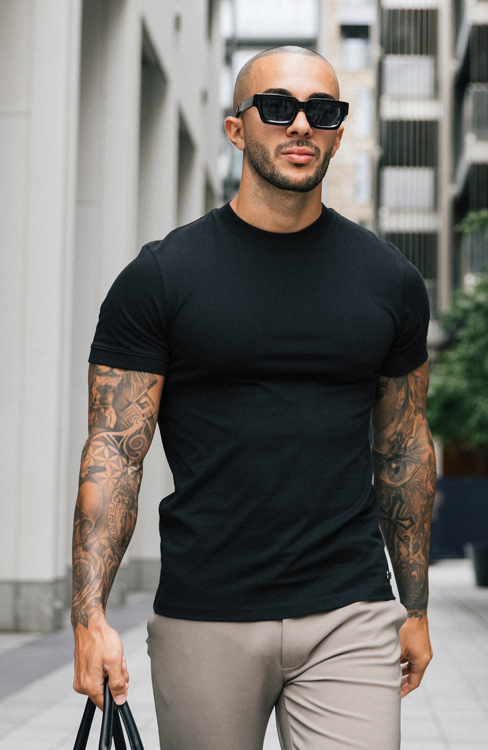 Signature Slim Tee in Black