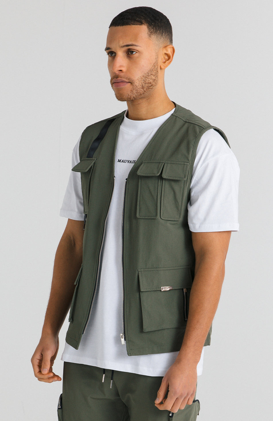 Utility Cargo Vest in Khaki